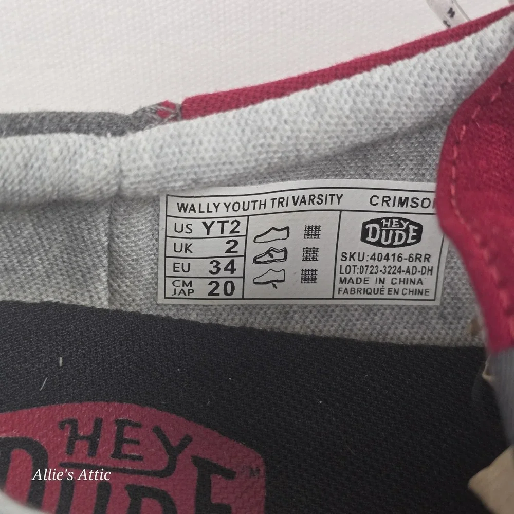 Hey Dude Wally Youth Tri Varsity Crimson Red Gray Size YT3 Summer Beach Casual‎
